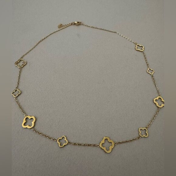 Elegant Gold Clover Necklace A1568 - Picture 2 of 3